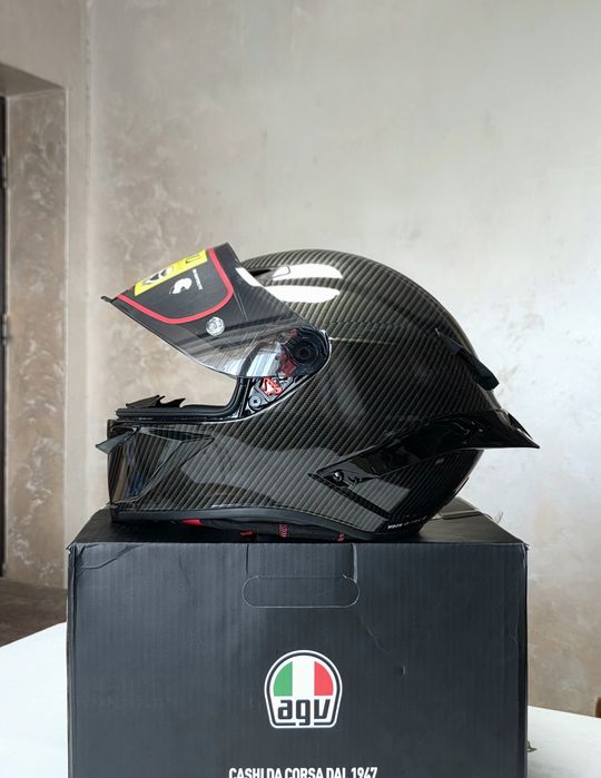Vand casca marimea L AGV PISTA GP RR noua nepurtata !