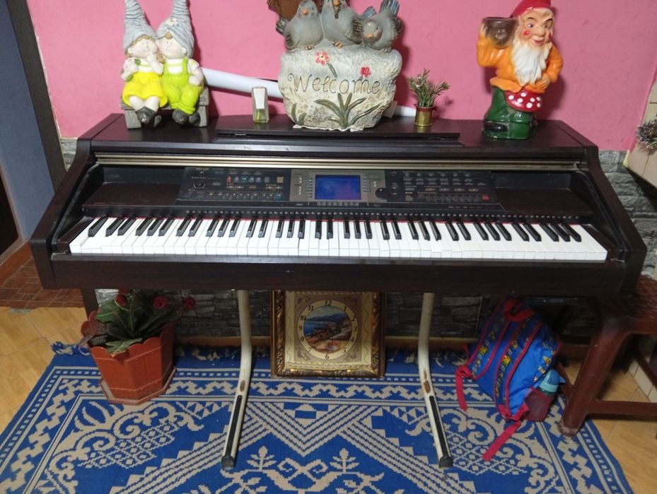 De vânzare  pian Yamaha clavinova