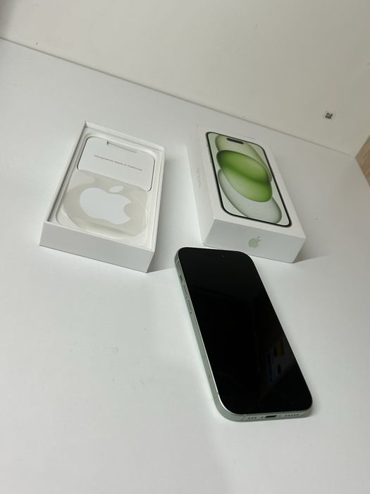 Iphone 15 green.