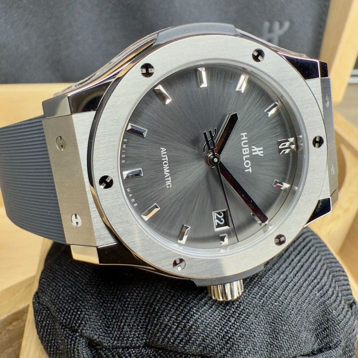 Hublot Classic Fusion Gri 42mm | 542.NX.7071.RX | TVA Deductib. 2026