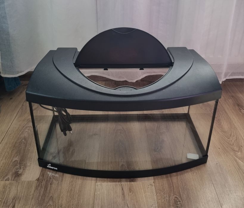 Acvariu Panoramic (Curb) Diversa 54L (60x30x30 cm) + Capac cu LED