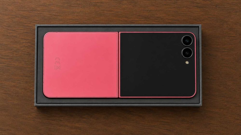 Samsung Z Flip 7 coral red