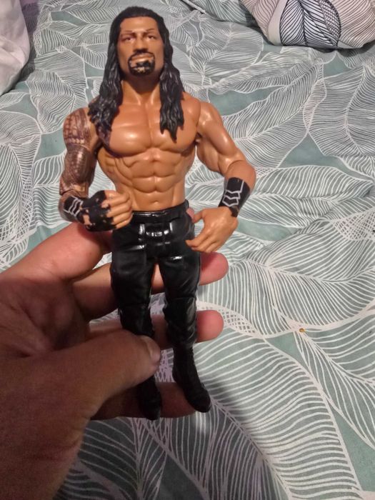 Продавам кеч фигурки