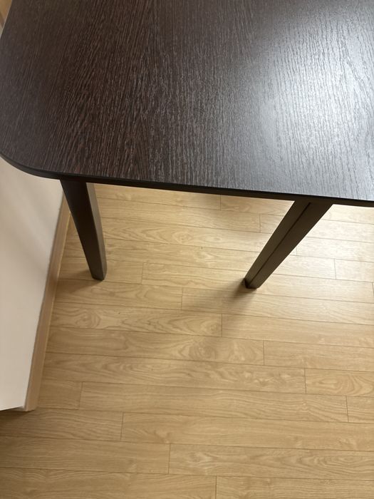 Продам стол с 2 табуретками дерево