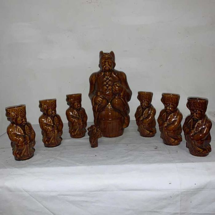 Set sticla regat cu sase pahare de vin