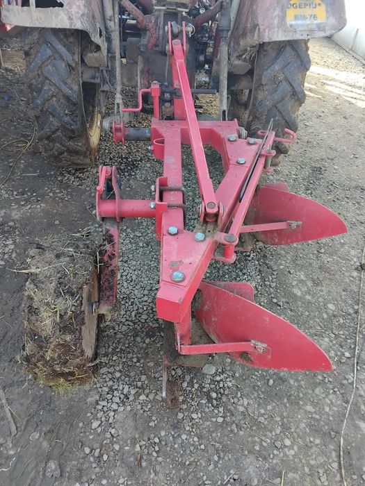 De vânzare plug cu două trupițe