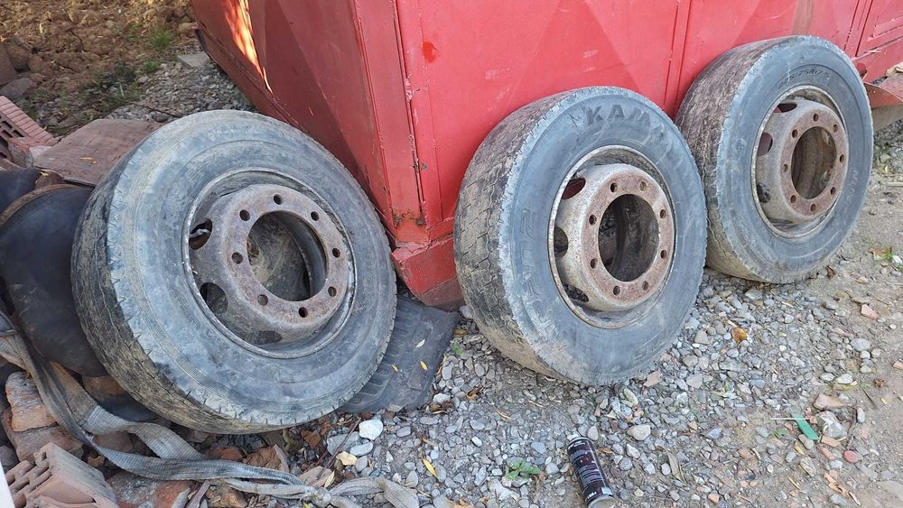 janta cu 8 gauri 225/75/R/17.5 de camion Iveco