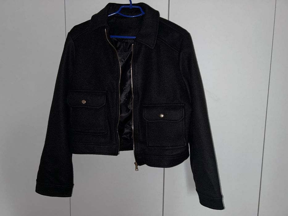 Продаю черную куртку