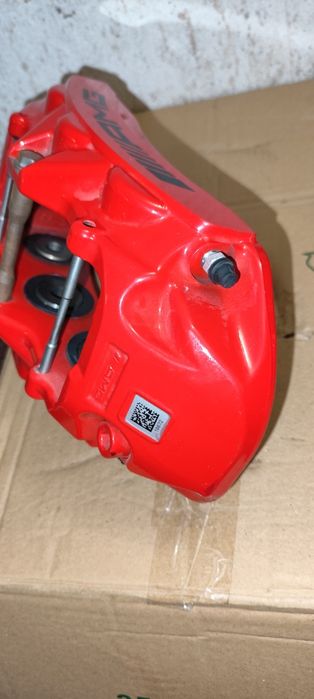 6 бутални спирачни апарати AMG