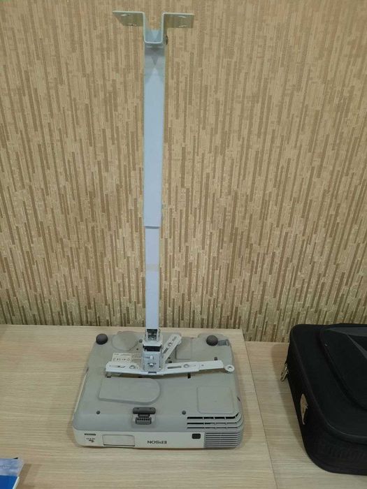 Продаётся проектор Epson! Состояния отличная!