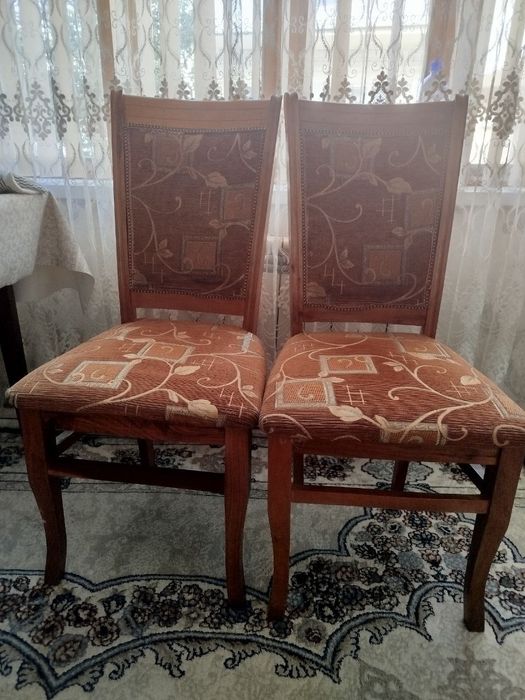 Mehmonxona uchun stullar