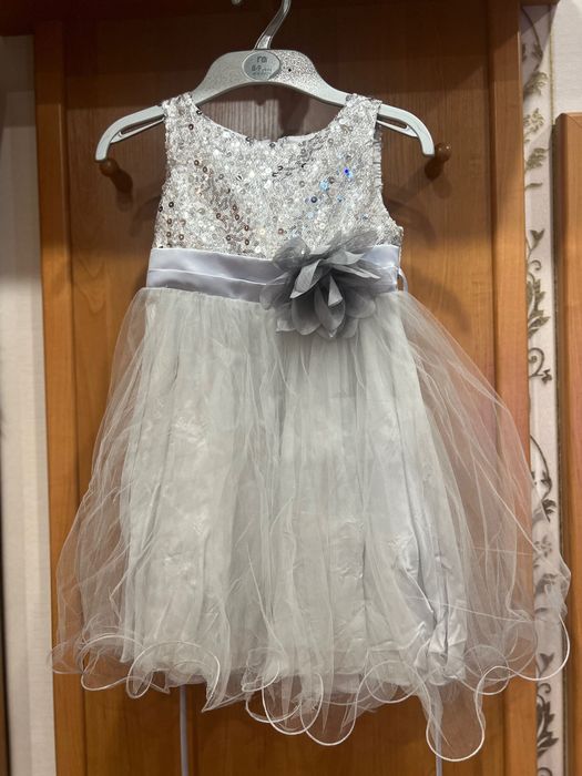 Платья детские продам