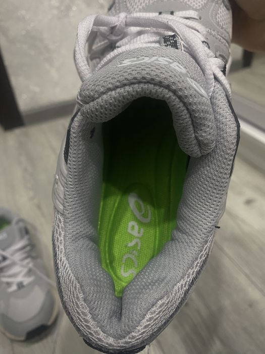 продам кроссовки asics