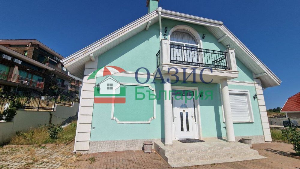 Къща с парцел и басейн, Чолакова Чешма, 212м.кв., цена 349000 евро