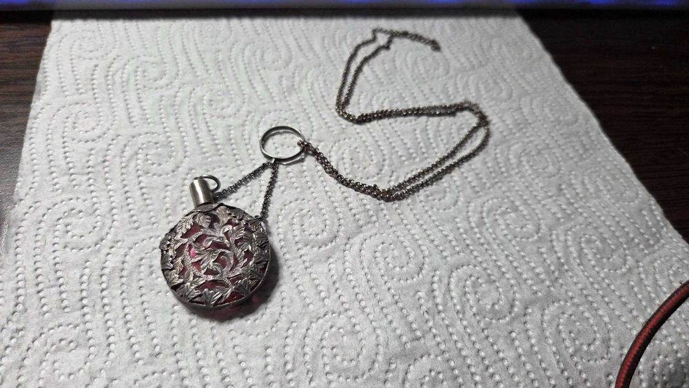 Sticluta vintage de parfum