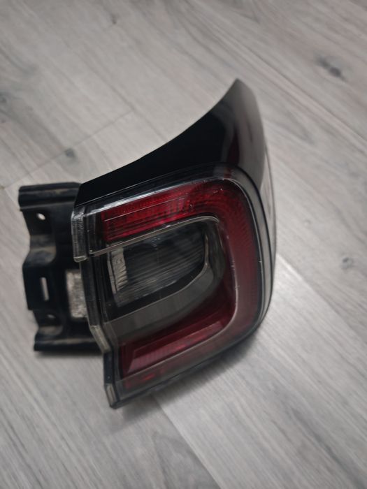 Задний фонарь правый Субару