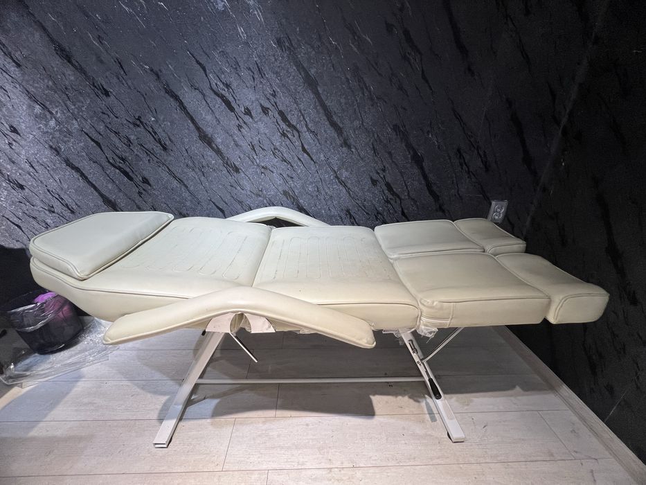 Продам кушетку для педикюра и ресницы