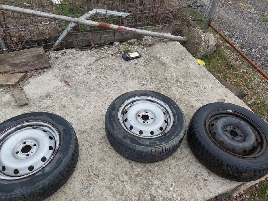 Vând jante cu cauciucuri pentru Logan și alte mașini!