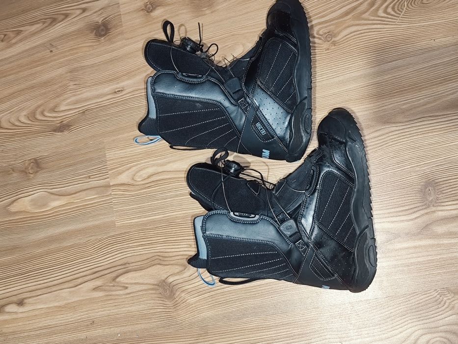 Boots snowboard marca Forum cu sistem de închidere Boa.