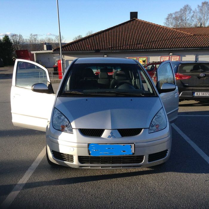 MITSUBISHI COLT 2005 отлично техническо състояние. Колата е в гараж. 83000 km.