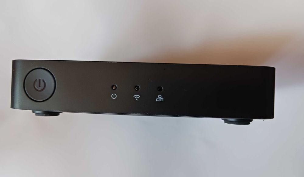 Продавам EON Tv Box модел KNSTB02 с безплатна телевизия