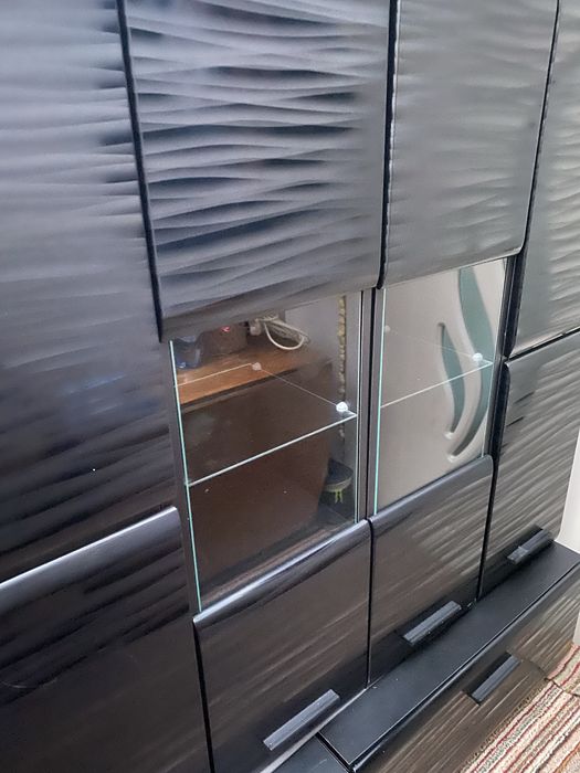 Vand dulap in stare foarte buna .Nu a fost utilizat .