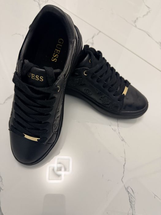 Sneakers guess 37