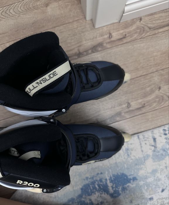 Роликиковые коньки