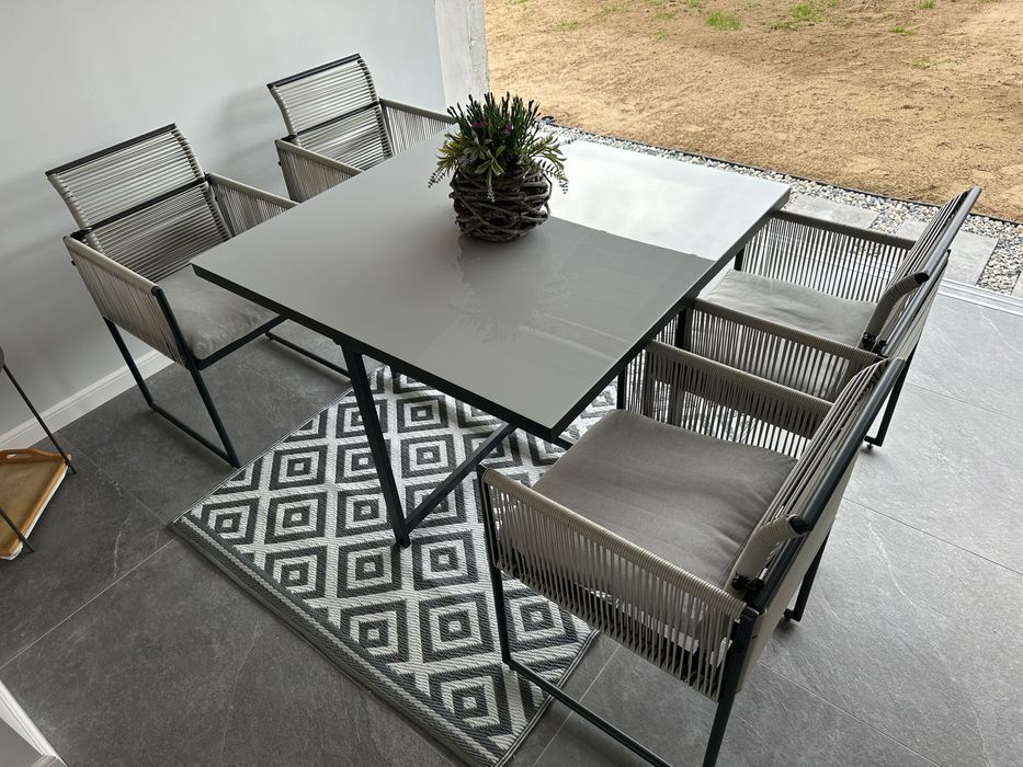 Masă de terasă cu scaune