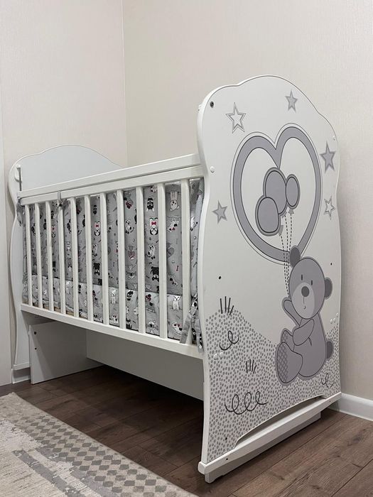 Продам кроватку, с ортопедическим матрасом и бортиками.