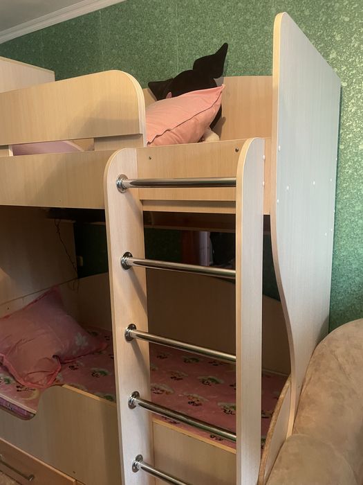 Продам двухъярусную кровать