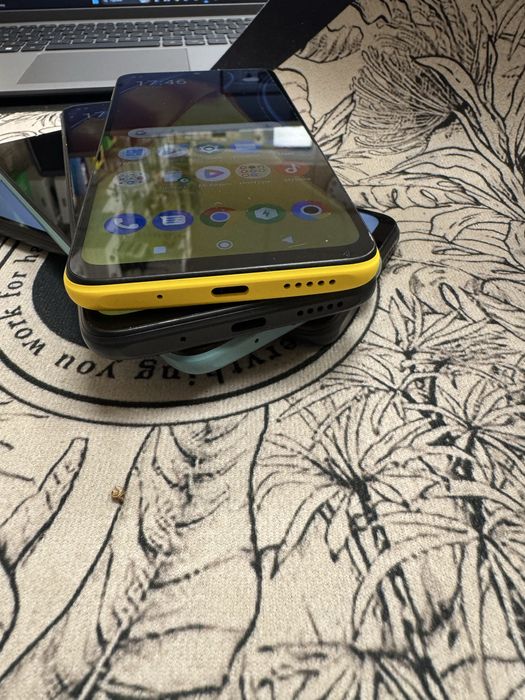 Xiaomi Poco C40 3/32gb - на 5 месеца, отлични