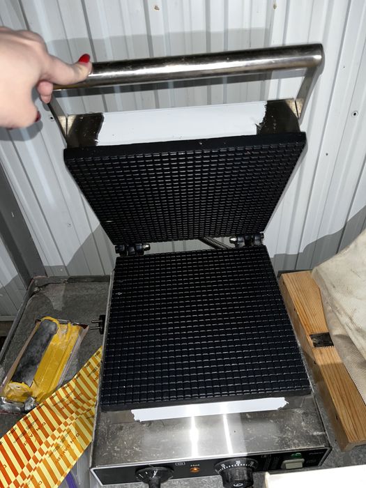 Вафельница новая