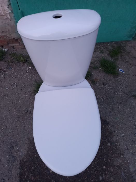 Продаётся унитаз с установками  25000 тг.