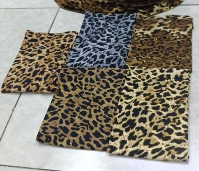 Продаю материал всего 40 рулон. Material sotaman 40 rulon