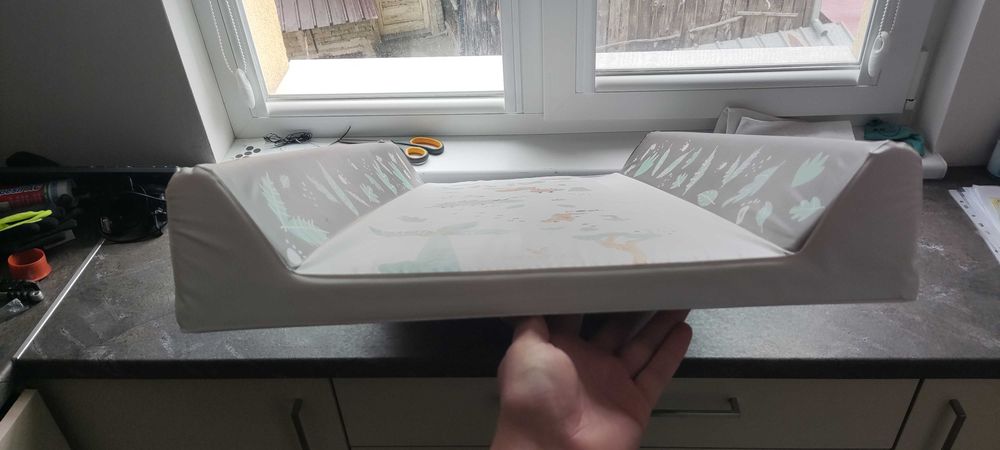 Cangaroo Твърда подложка за повиване Dino 50х80 см.