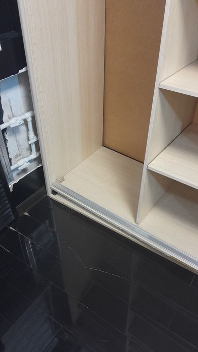 Ремонт шкафа купе. Замена зеркала. Ремонт домашней мебели