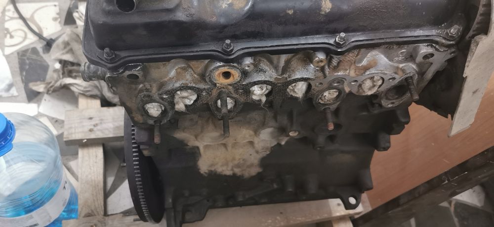 Двигатель ауди 80  1.8