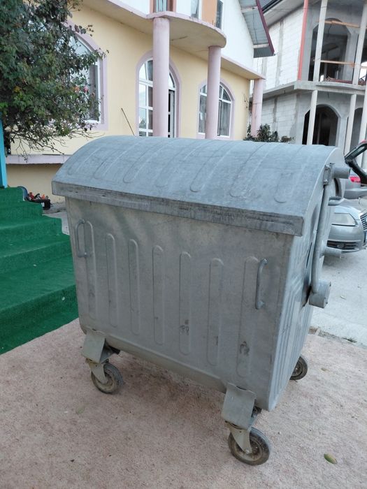 Vănd pubele zincate 1100 litri