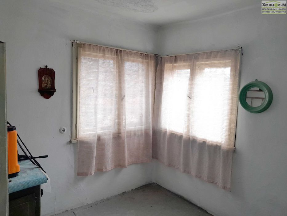 Къща с двор в с.Николово на 4 км. от гр.Монтана