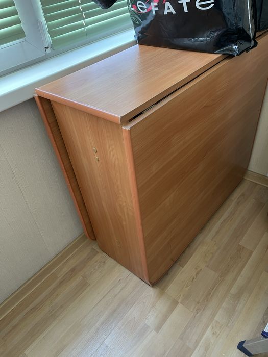 Стол раскладной гостевой