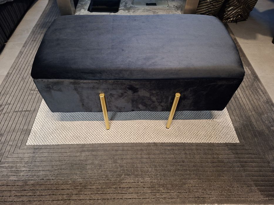 Стилна черна табуретка тип ракла