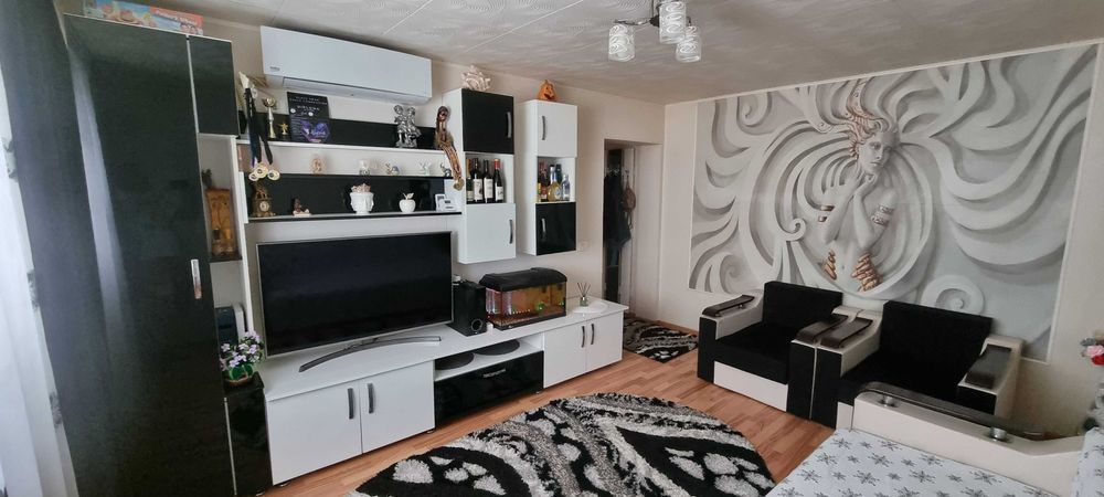 Apartament de vânzare plus garaj