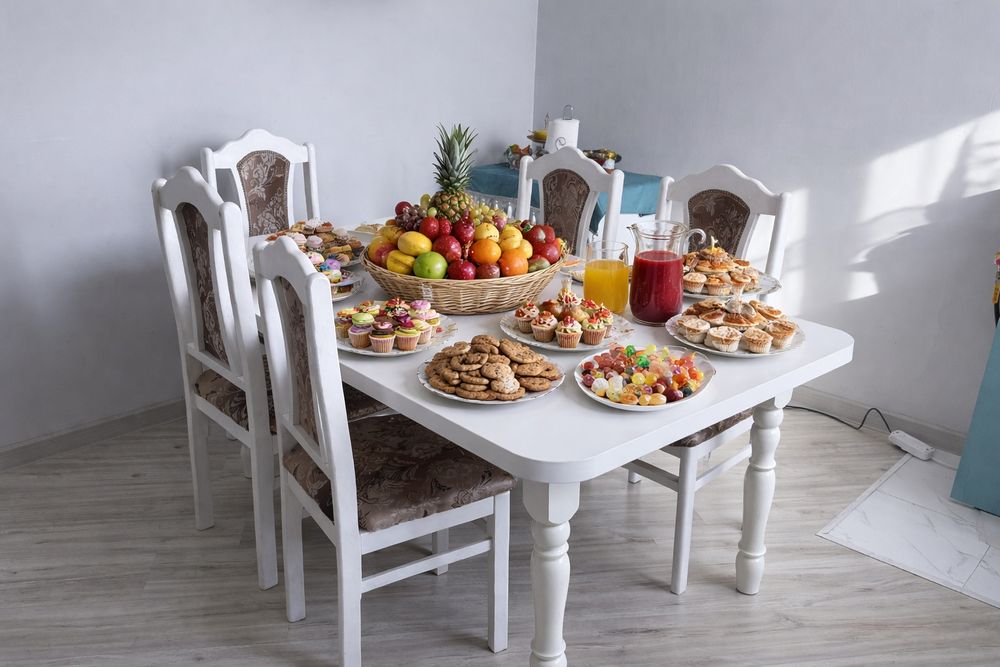 Кухонный стол со стульями