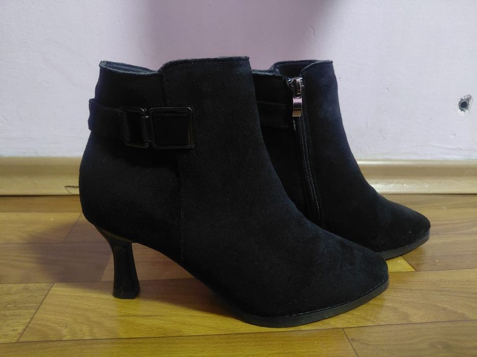 Замшевые сапоги.