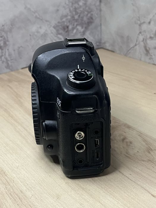 Фотоаппарат Canon EOS 5D Mark II