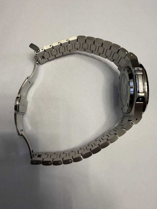 Продавам часовник Nautilus Тюркоаз. Нов