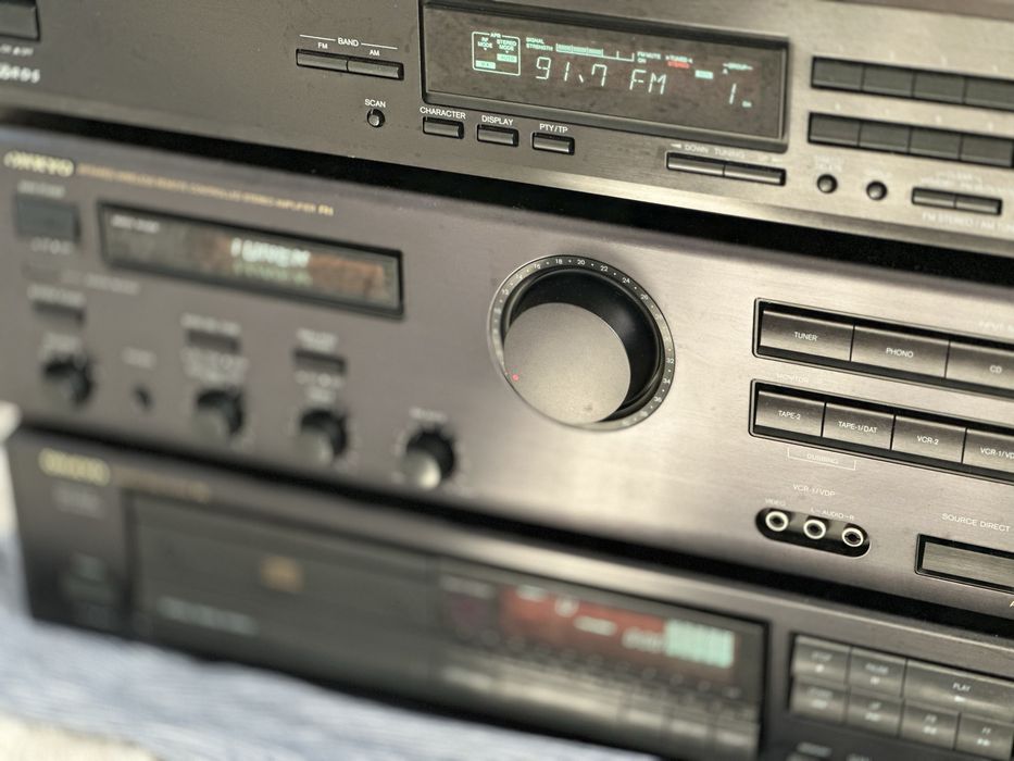Linie completa Onkyo Amplificator top 8840 CD player DX-6820 si Tuner RDS T-4211