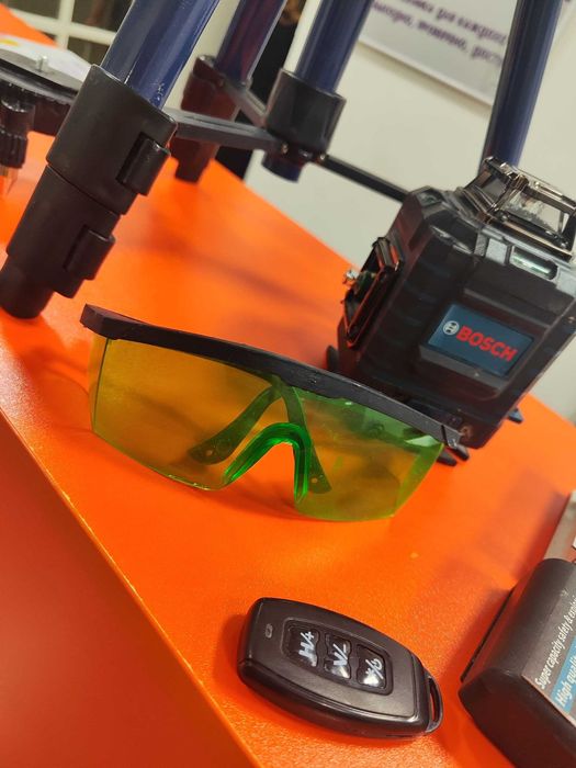 Продаю Лазерный уровень Bosch