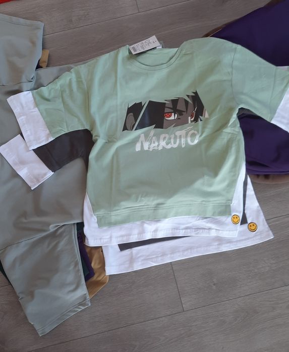 Предлагаются футболки.